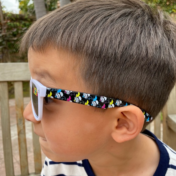 Star Wars Storm Trooper sunglasses with handled case - Picture 12 of 14